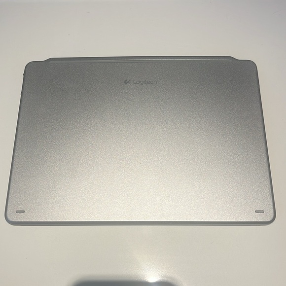 ⌨️ Logitech wireless keyboard, gently used - Picture 3 of 4